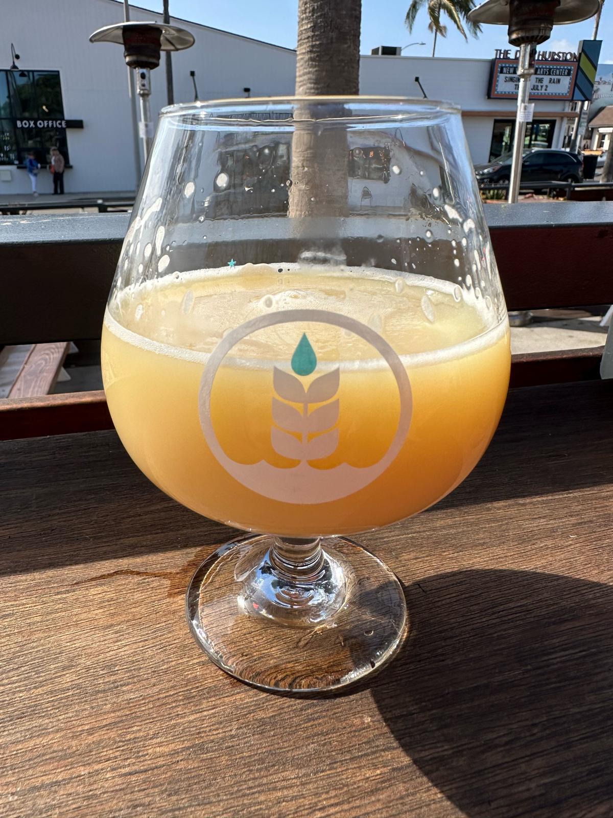 Houblon Deluxe (Collaboration with Outer Range Brewing Company)